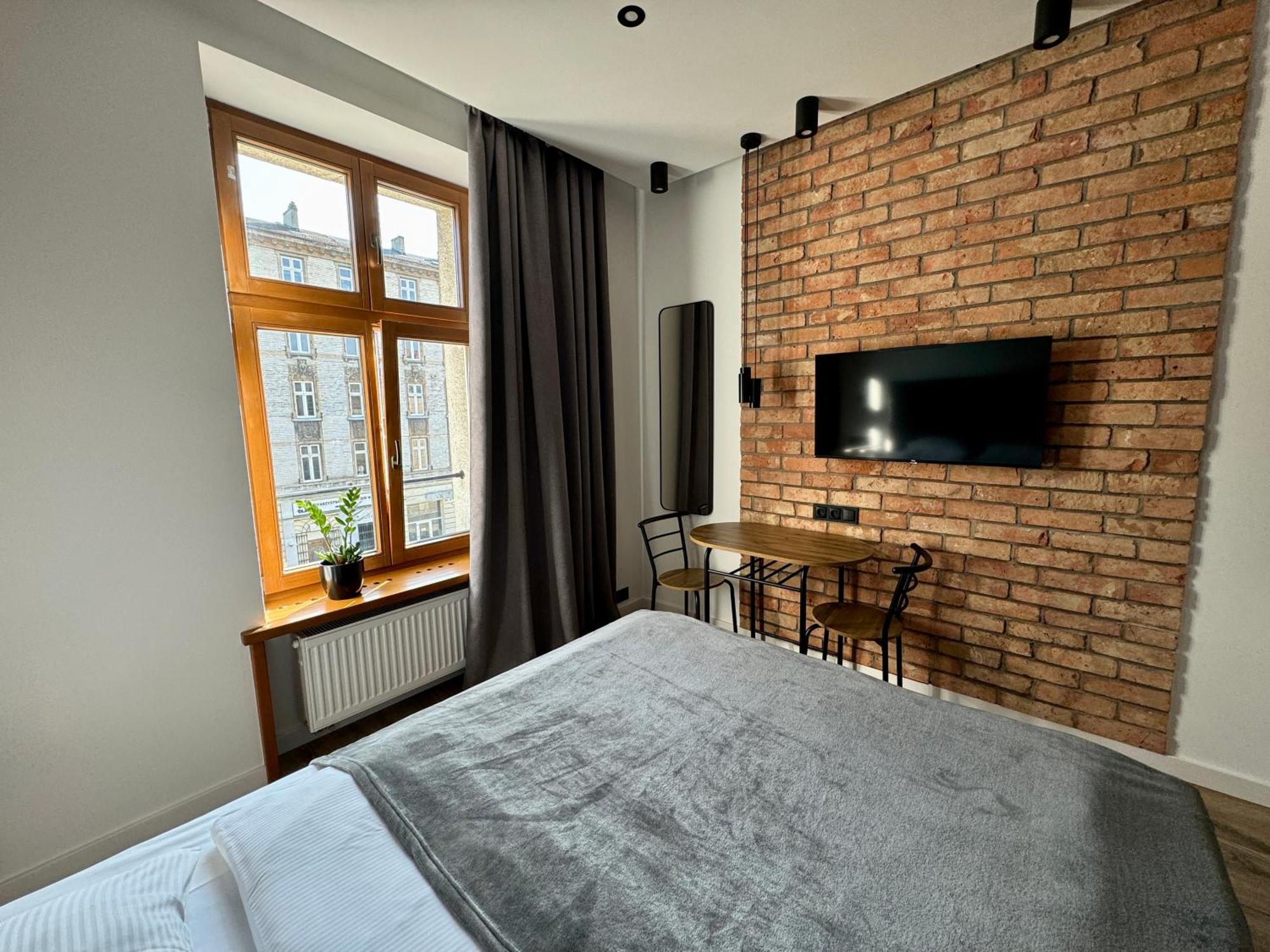 Przystanek Warszawska 26 *